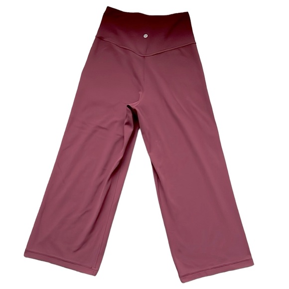 Lululemon Align Wide Leg Super-High-Rise Crop
23" Red Merlot, Size 6 - Picture 8 of 12